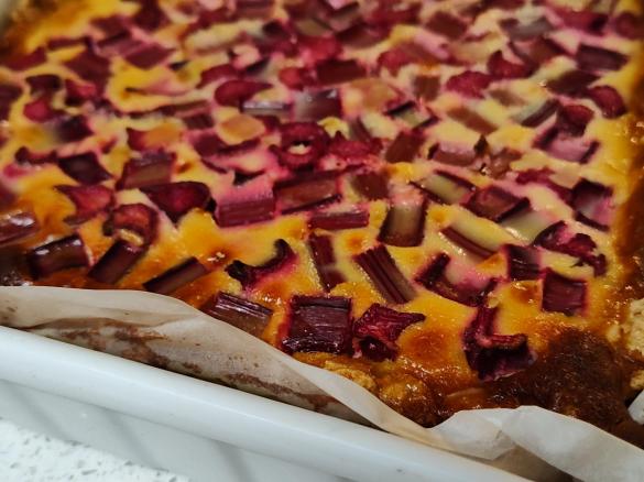 Juicy German rhubarb cake (variation)