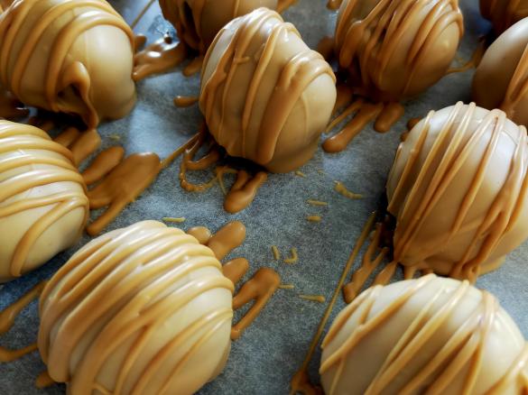 Biscoff  Truffles - @thesweetoccasion