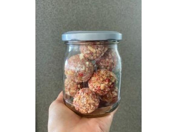 Strawberry bliss balls