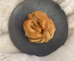 Cardamom Buns (Swedish Kardemummabullar) - refined sugar free