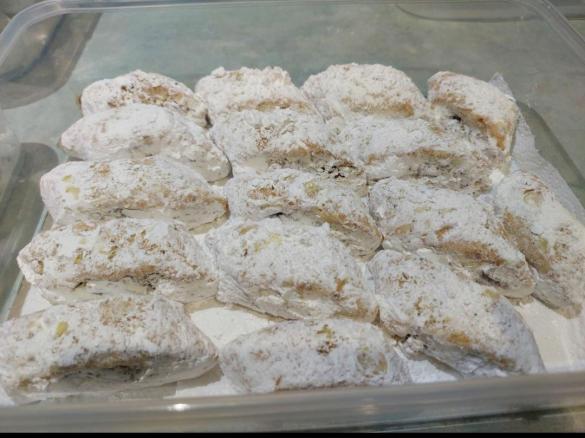 Middle Eastern Biscuits with dates, fruit mince and pistachio filling